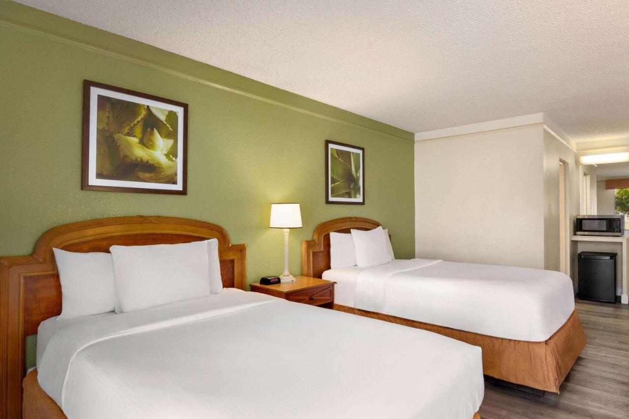 Baymont By Wyndham Daytona Beach - Intl Speedway Exterior foto