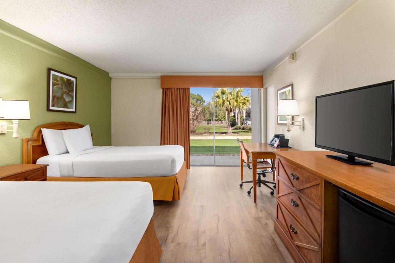 Baymont By Wyndham Daytona Beach - Intl Speedway Exterior foto