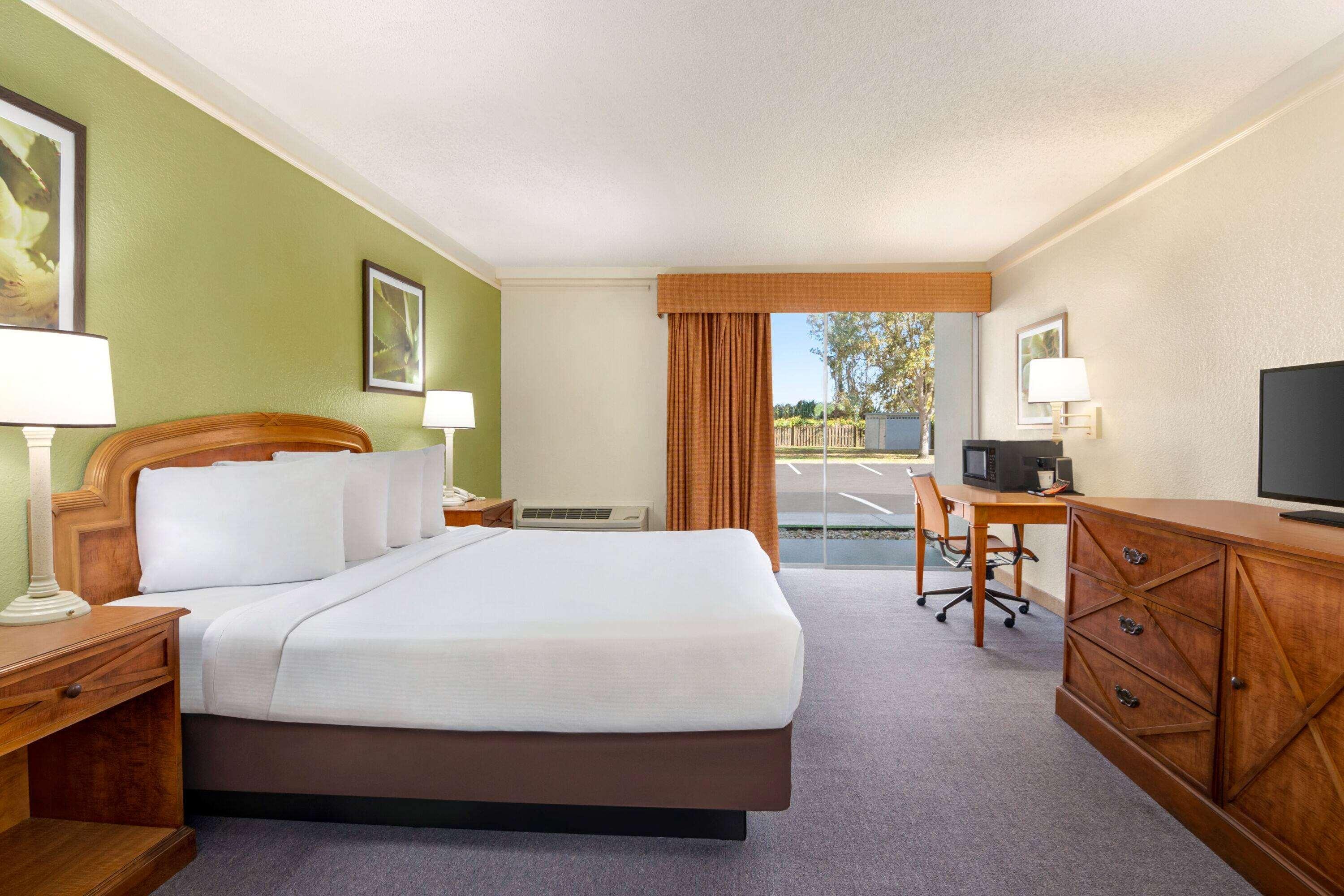 Baymont By Wyndham Daytona Beach - Intl Speedway Exterior foto