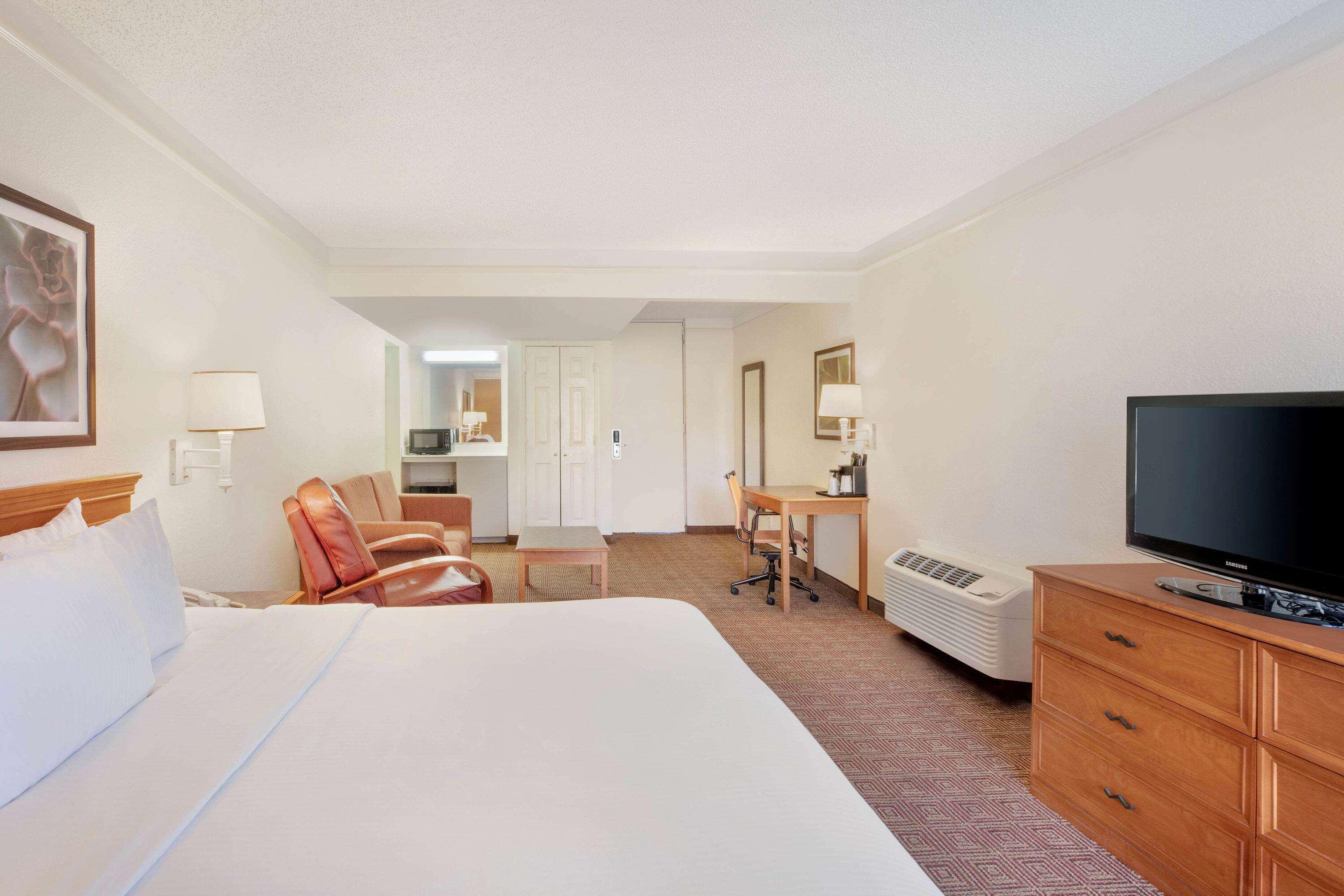 Baymont By Wyndham Daytona Beach - Intl Speedway Exterior foto